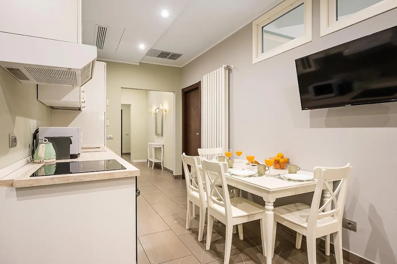 Large Design Apartment In The City Center Milan