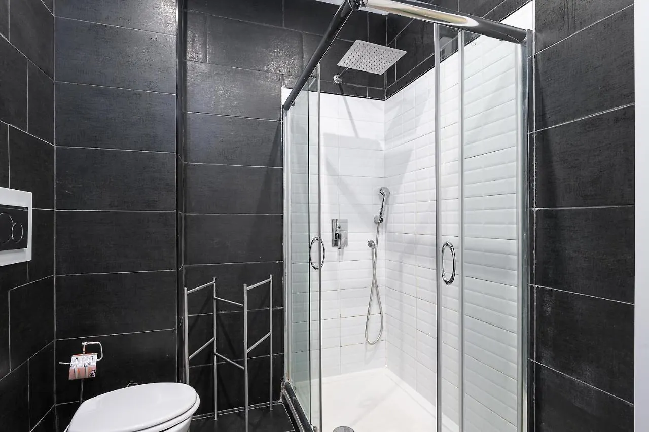Large Design Apartment In The City Center Milan Italy