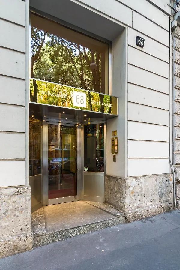 Large Design Apartment In The City Center Milan