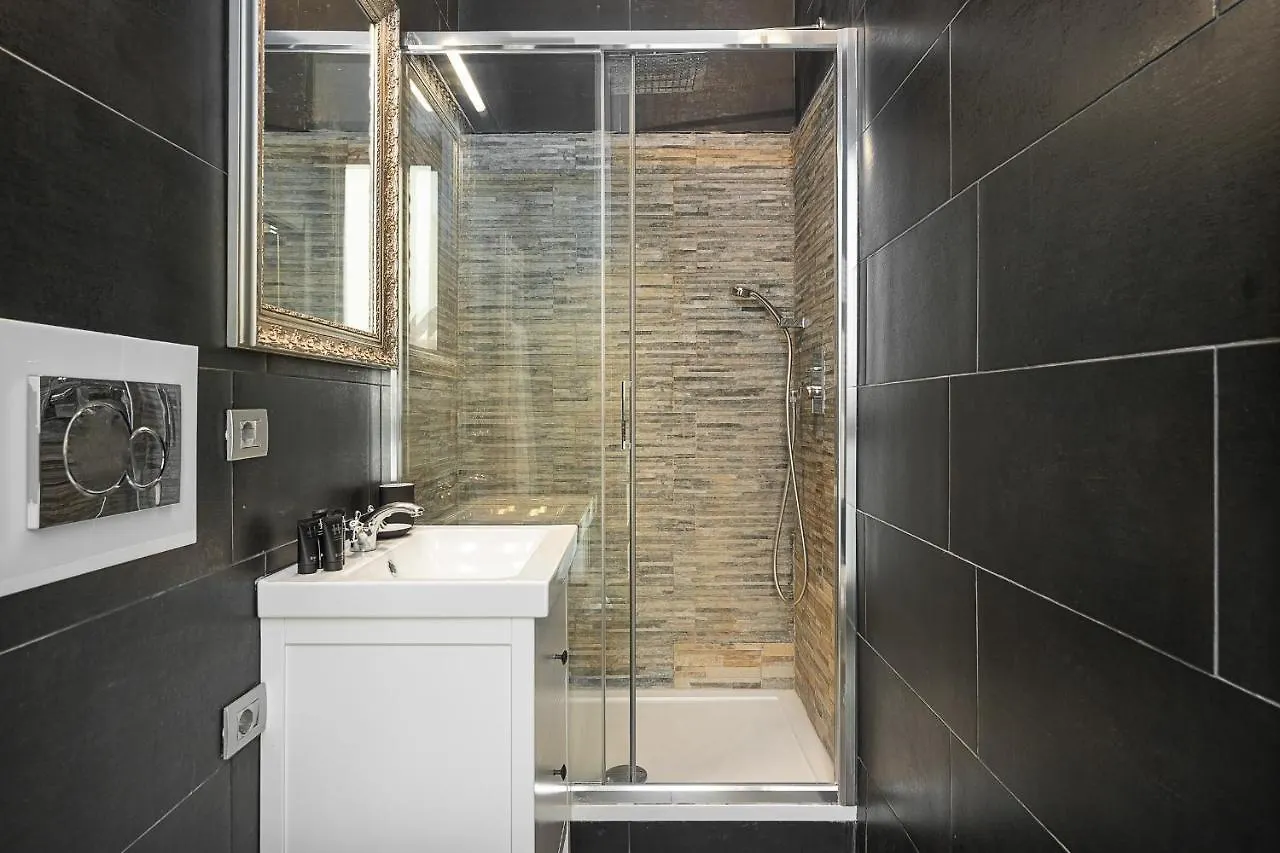 Large Design Apartment In The City Center Milano