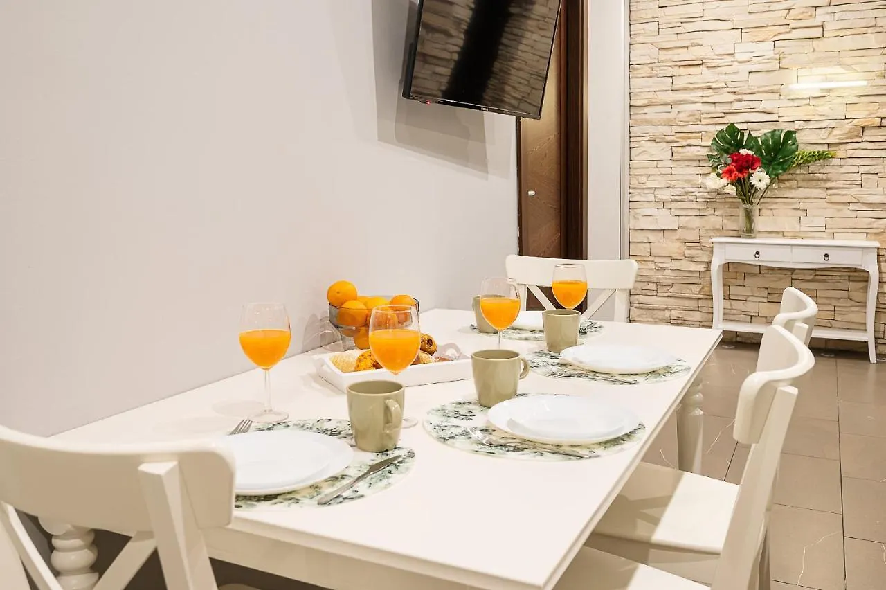 Large Design Apartment In The City Center Milano Italia