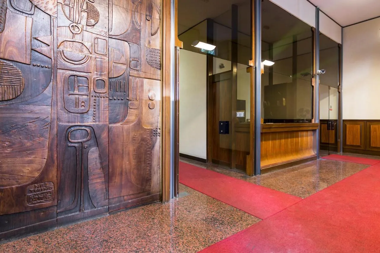 Large Design Apartment In The City Center Milano